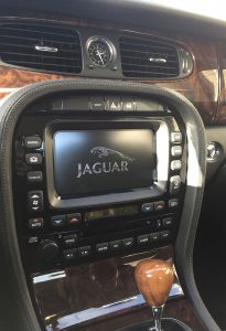 interieur-voiture-jaguar-kerambleiz-location-1-plomelin-finistère