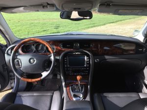 interieur jaguar de location-mariage-plomelin-finistère