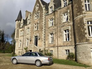 Location berline de luxe Jaguar pour mariage à Quimper, Château de Kerambleiz, Finistère